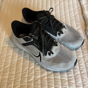 Nike Pegasus 40 Black and white Sneakers Size Women 11